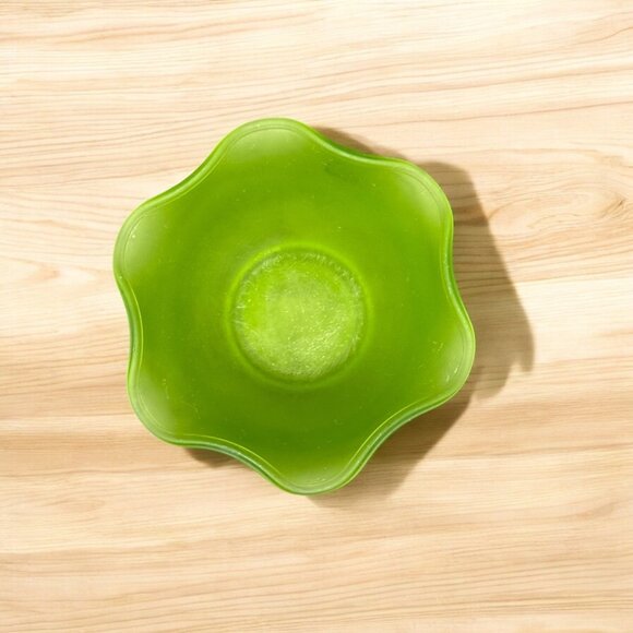 Vintage Apple Green Frosted Glass Bowl Scalloped Edge Decorative Serving Dish 5" - Picture 4 of 10